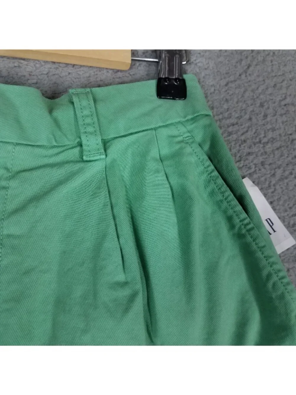 NEW GAP Chino Shorts Women's 4 Khaki Green Pleated Elastic Waist Casual Comfort
